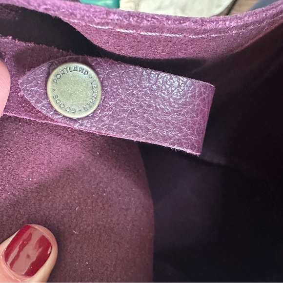 Portland Leather | Elegant Purple Leather Bucket Bag - Picture 6 of 10